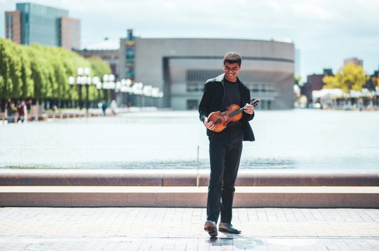 Grant Houston Performs with the Phil