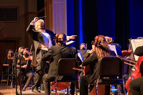 Steven Karidoyanes conducting Plymouth Phil